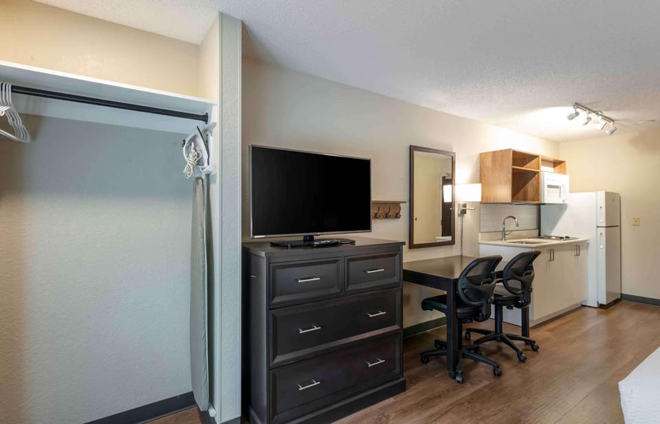 Desk, blackout drapes, iron/ironing board, free WiFi