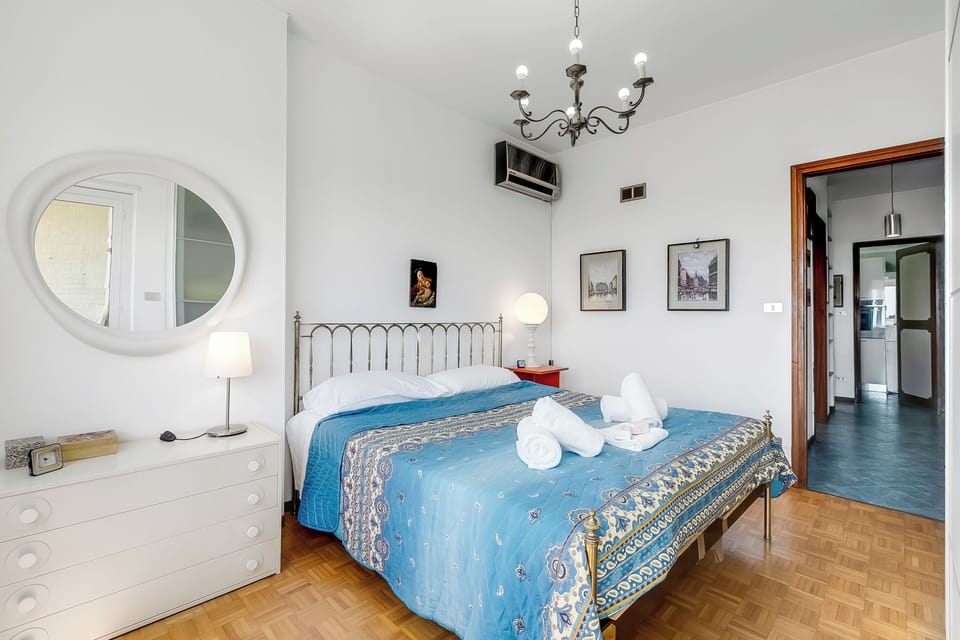 Owl House, Sea-view Terrace Apt in Sanremo Apartment in Sanremo