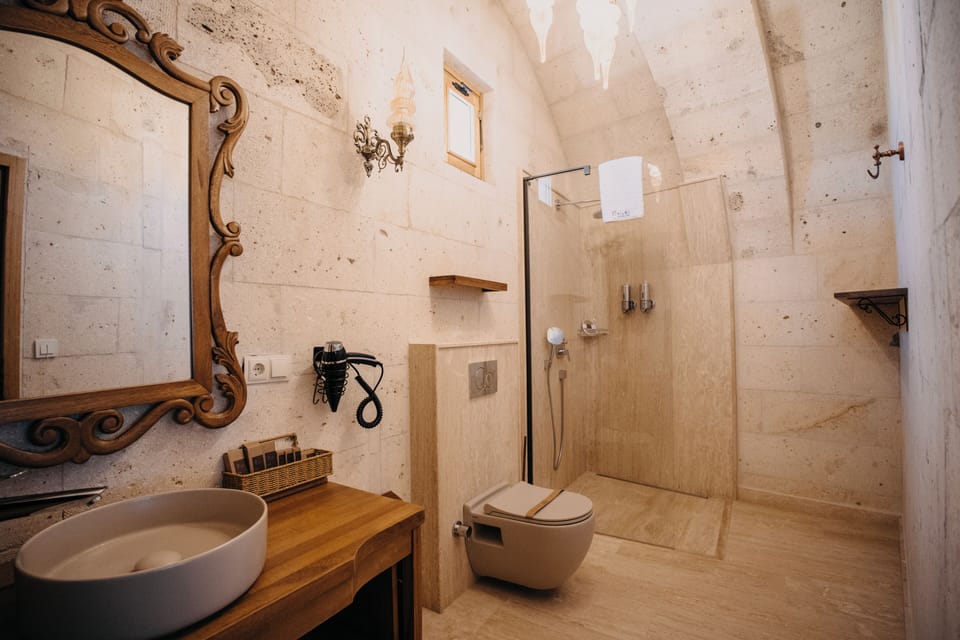 Standard Double or Twin Room | Bathroom | Free toiletries, hair dryer, slippers, towels