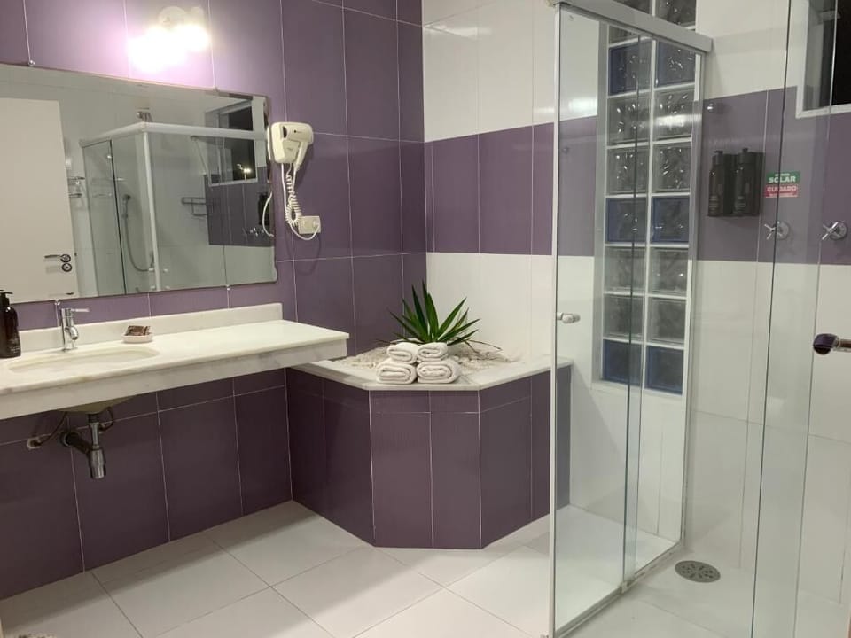 Deluxe Double Room, Partial Sea View | Bathroom | Shower, rainfall showerhead, hair dryer, towels