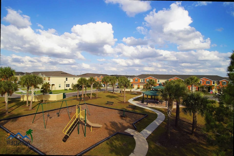 Modern 4BR Townhome Near Disney in Gated Resort Apartment in Osceola County