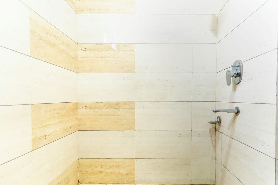 Deluxe Double Room | Bathroom | Shower, slippers, towels, soap