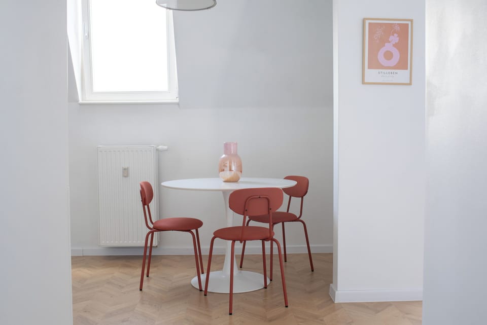 Studio Suite, City View | In-room dining