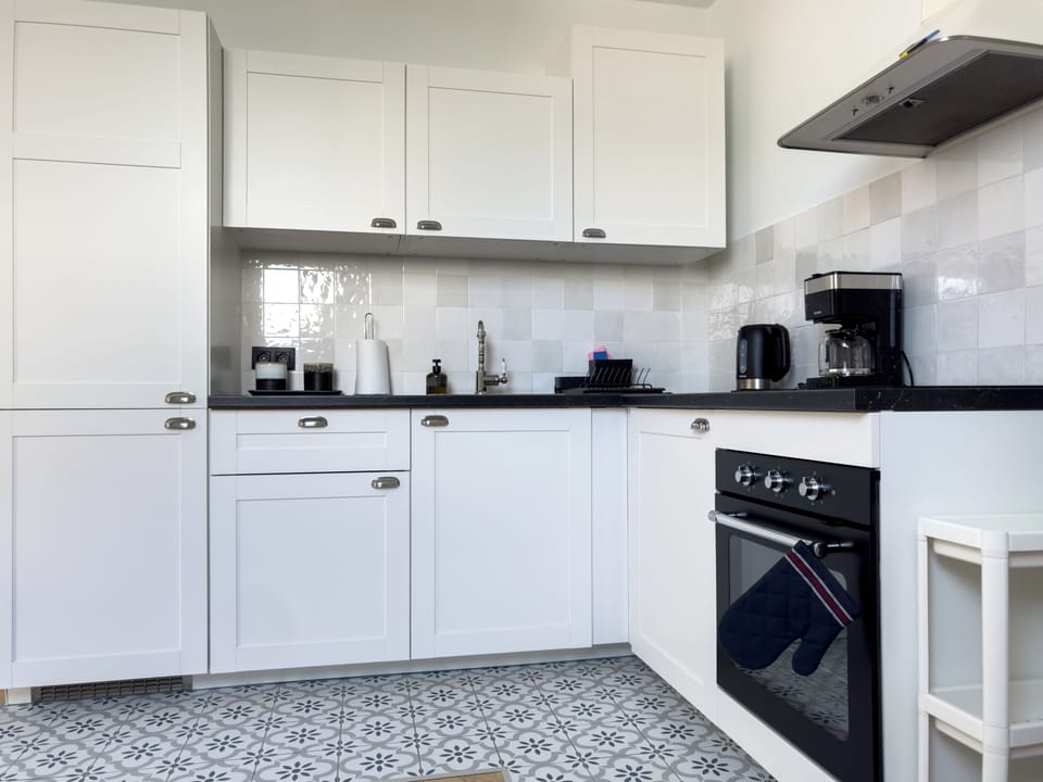 Studio Suite, City View | Private kitchenette | Electric kettle