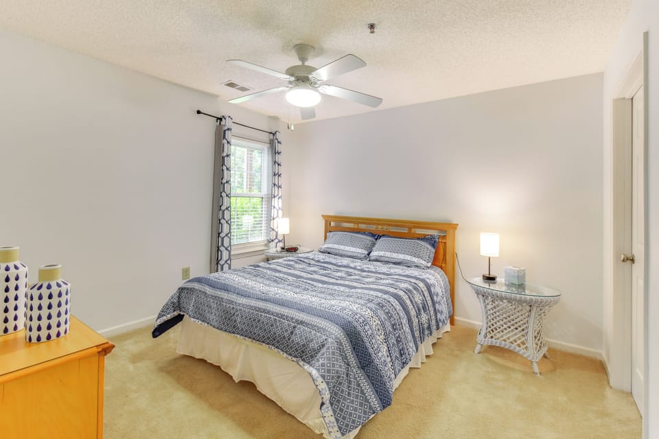 Scenic Outdoor Space: Lake Keowee Retreat! Apartment in Lake Keowee