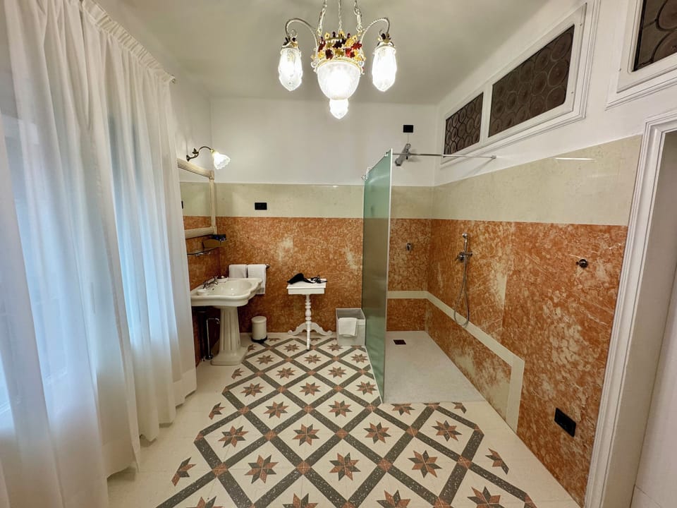 Deluxe Suite, Mountain View | Bathroom | Shower, rainfall showerhead, hair dryer, slippers