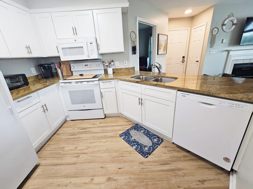 Apartment, Multiple Beds, Balcony, Garden View (Colony Club P3) | Private kitchen | Coffee/tea maker, fridge, microwave, oven