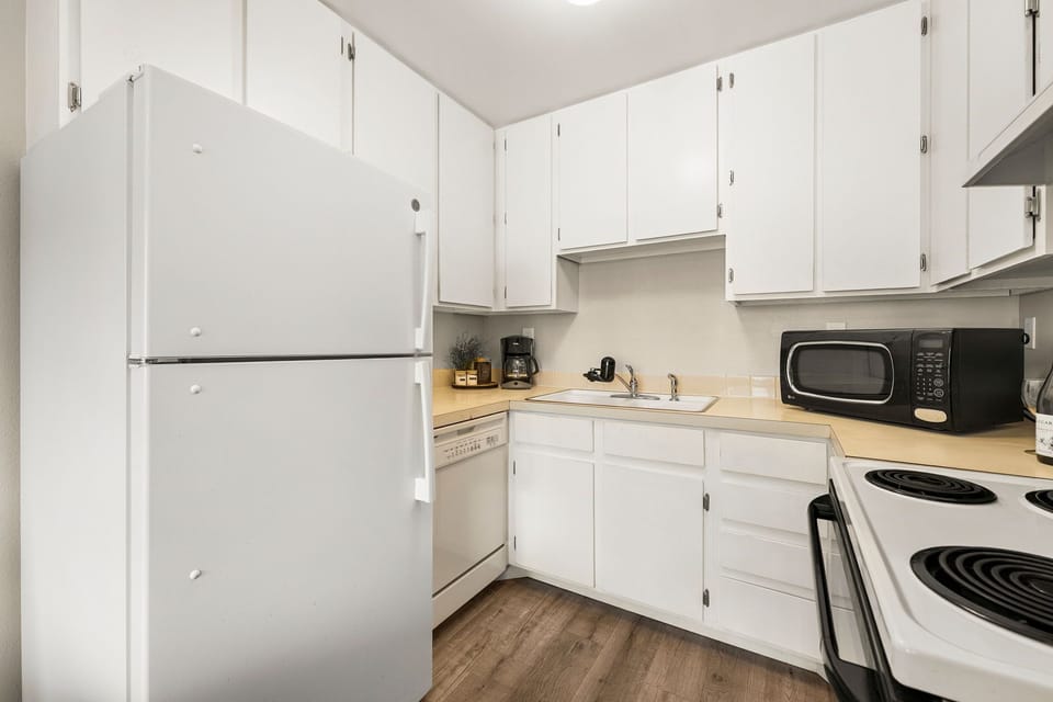 Apartment, Multiple Beds, Patio (Campus West Nest) | Private kitchen | Fridge, microwave, oven, stovetop