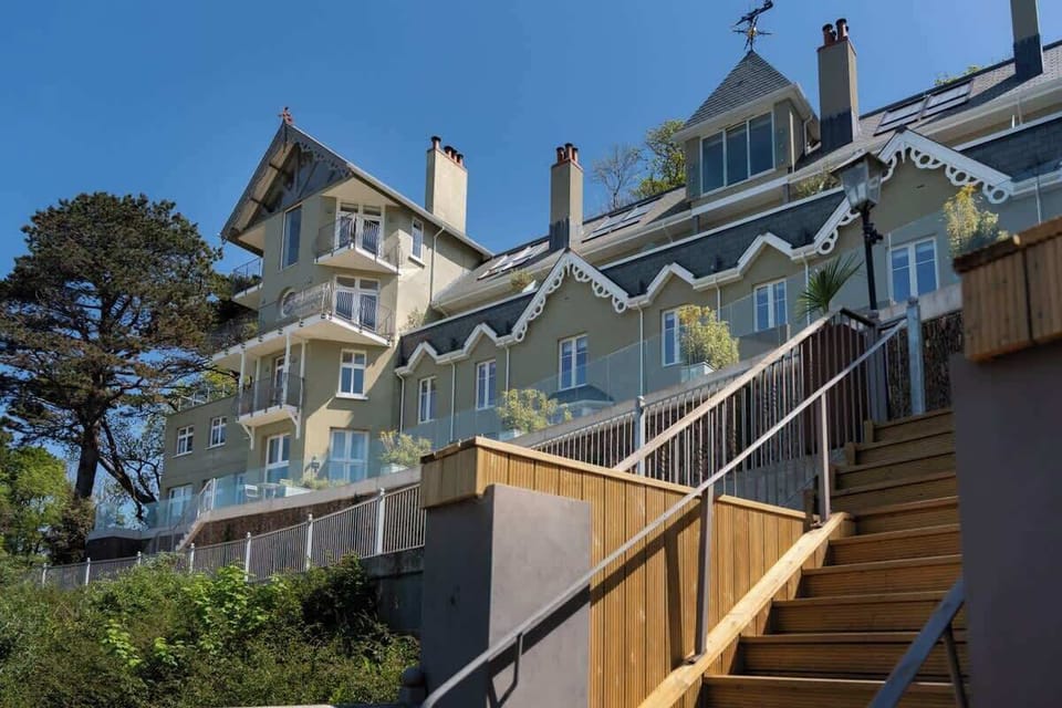 Perched above the picturesque village of Lynmouth, Tors Park offers stunning coastal views and elegant, character-filled exteriors that blend perfectly with the natural beauty of Exmoor.
