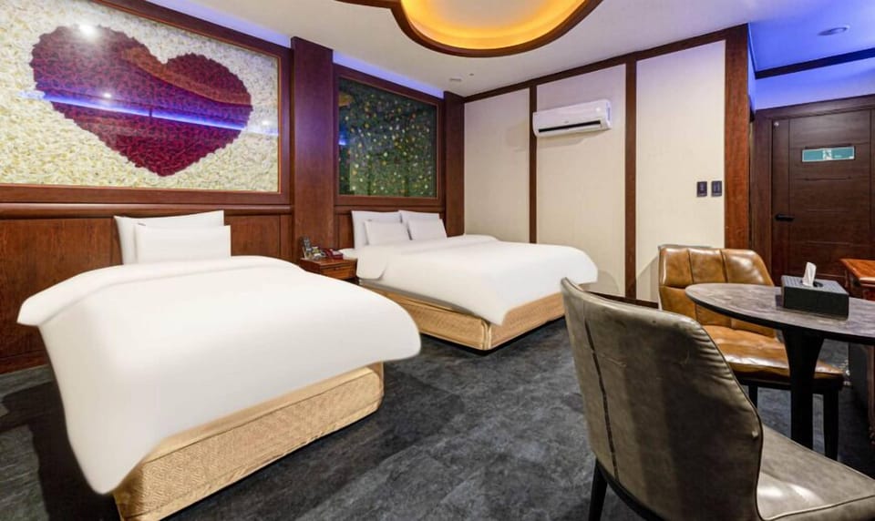 Deluxe Twin Room | Desk, laptop workspace, free WiFi
