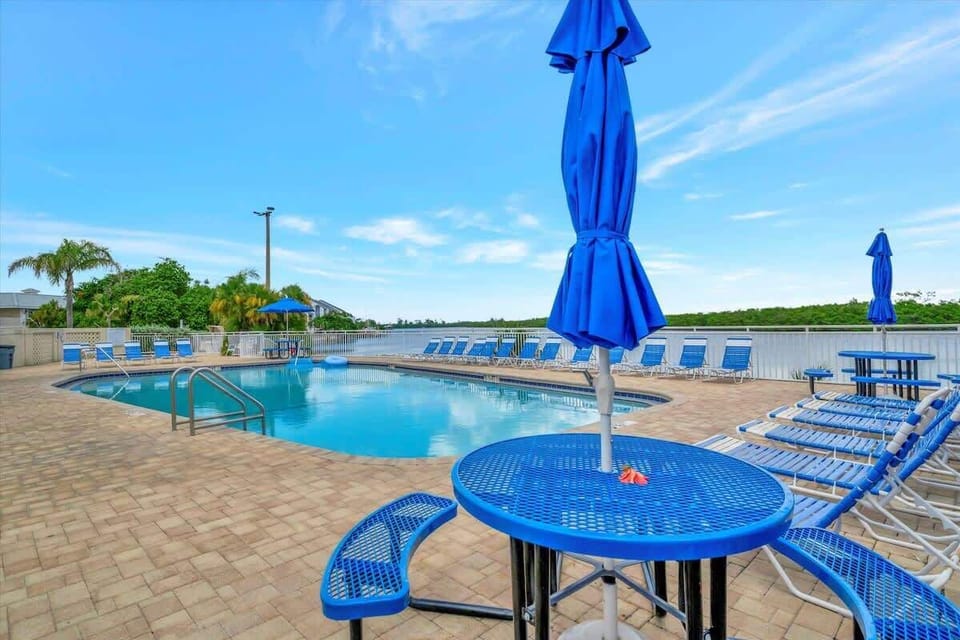 Take a refreshing dip or lounge poolside with stunning water views. The perfect place to relax and soak up the Florida sunshine.