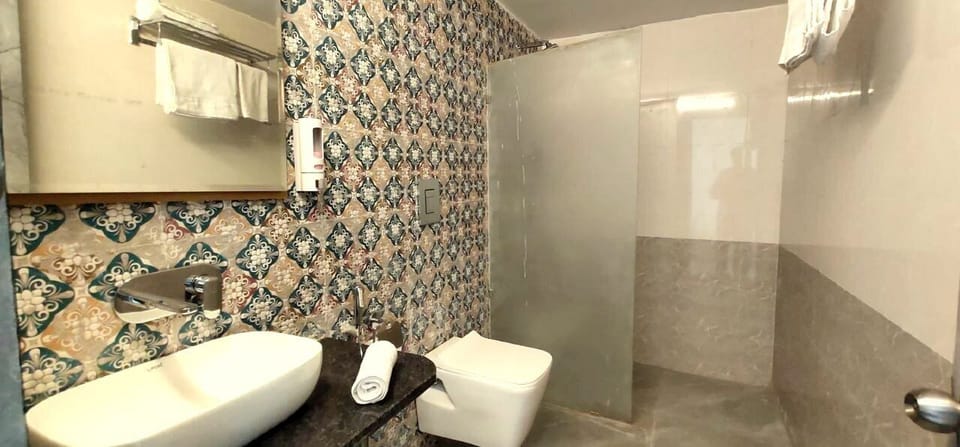 Junior Double Room, Patio, Garden View | Bathroom | Shower, free toiletries, slippers, towels