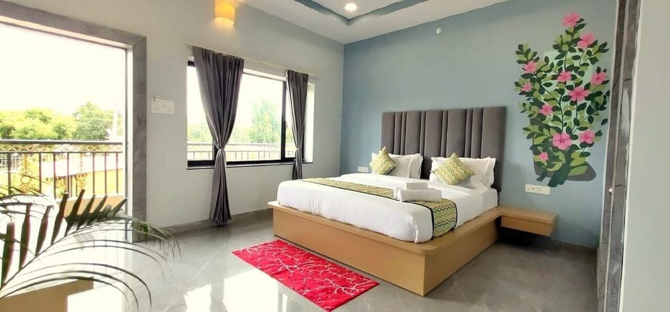 Deluxe Double Room, Mountain View | Desk, laptop workspace, WiFi (free)