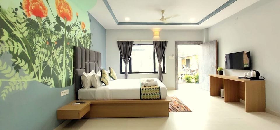 Junior Double Room, Patio, Garden View | Desk, laptop workspace, WiFi (free)