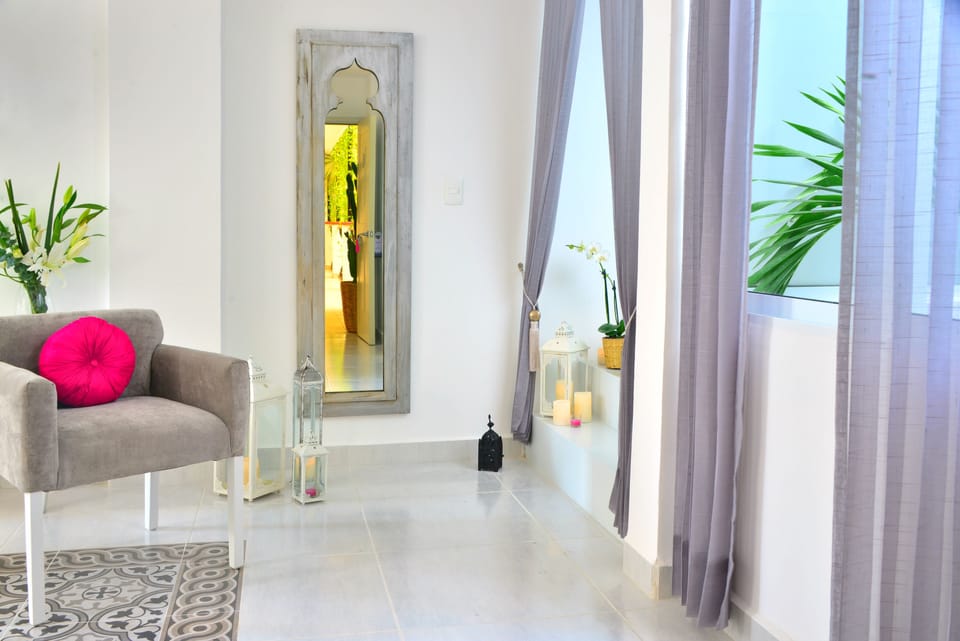 Mosaic Master Suite | Premium bedding, down comforters, pillowtop beds, minibar