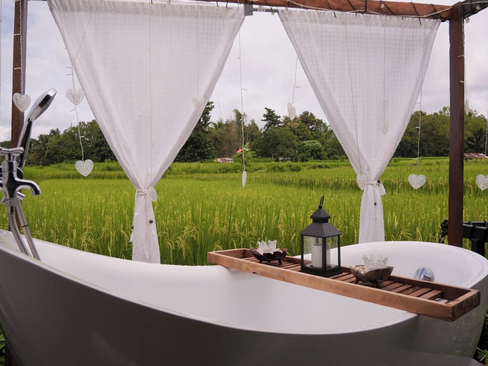 Baan Bo Ran | Deep soaking bathtub