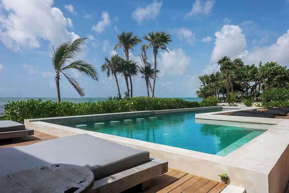 Beautiful shared pool overlooking the ocean