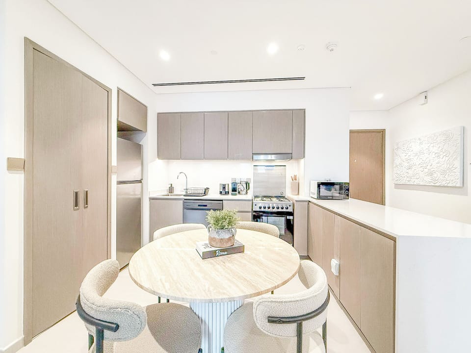 Luxury Apartment, Balcony, Courtyard View | In-room dining