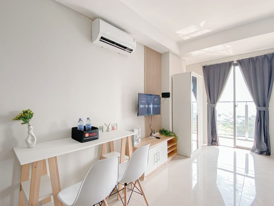 Standard Studio | Living room