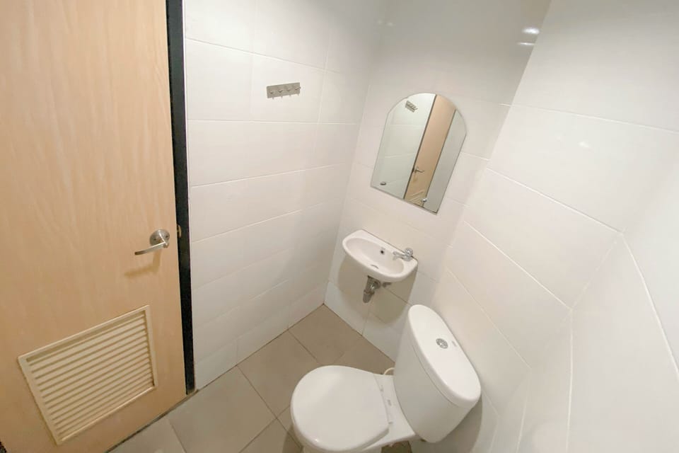 Standard Studio | Bathroom