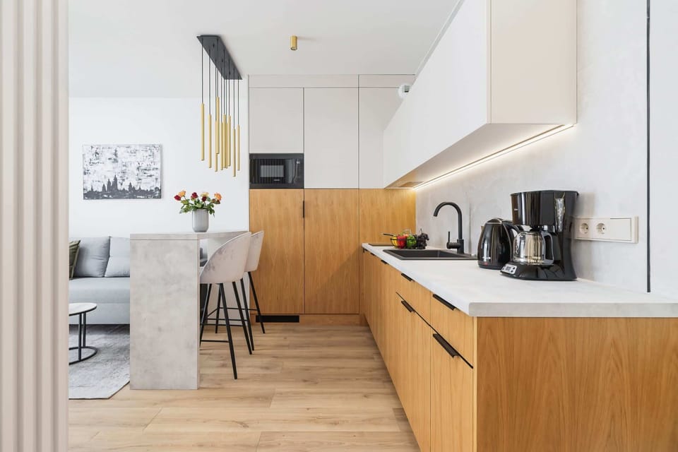 Fully equipped kitchenette. 