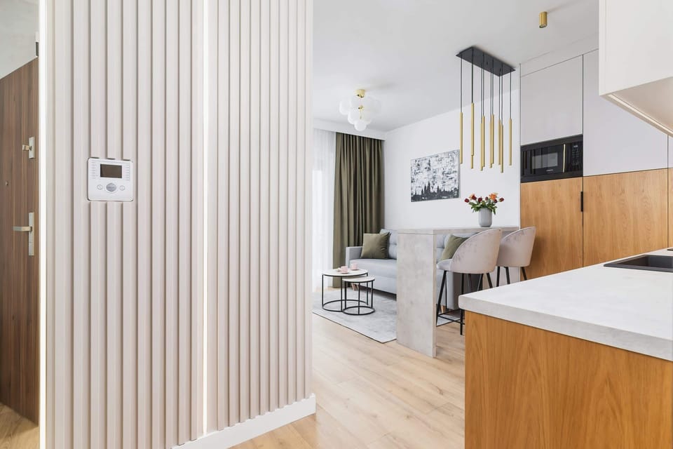 Kitchenette with plenty of kitchen utensils and dishes. 