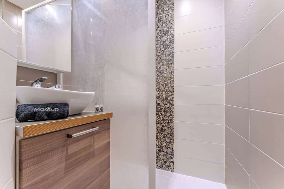 Premium touches await – from modern design to thoughtfully curated toiletries. This apartment brings a hotel-style experience to your Val Thorens mountain holiday.