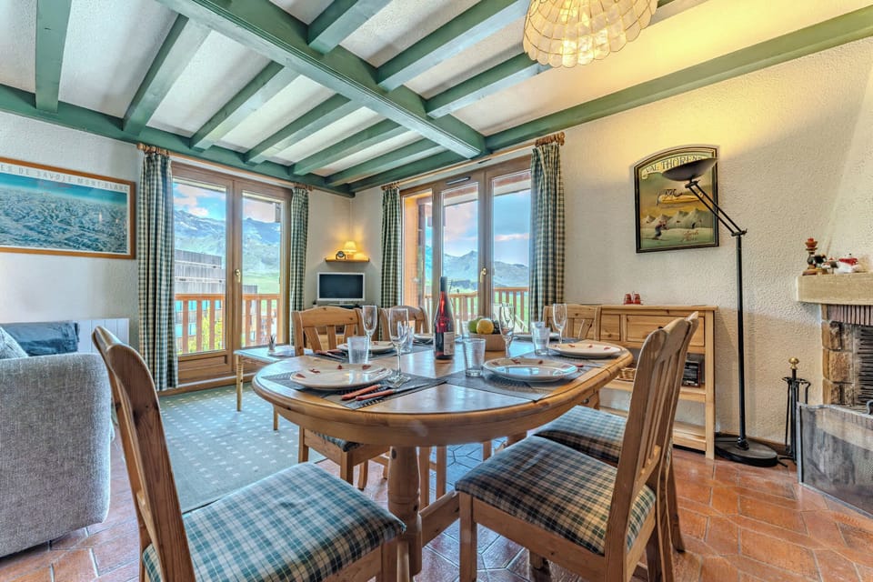 Breathe in the fresh alpine air and admire the majestic views of Val Thorens from your cozy living room – the perfect place to relax after a day on the slopes. Ski-in/ski-out access just steps away!

