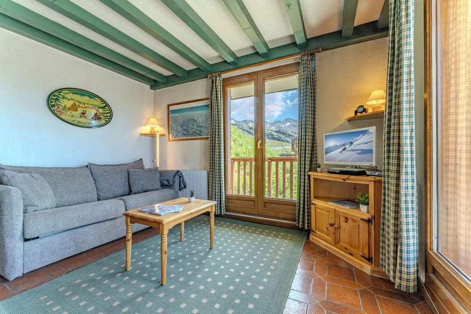 Cozy up in the heart of the Alps! The charming wooden décor, plush sofa bed, and mountain vibes make this living room a welcoming retreat in the 3 Vallées.