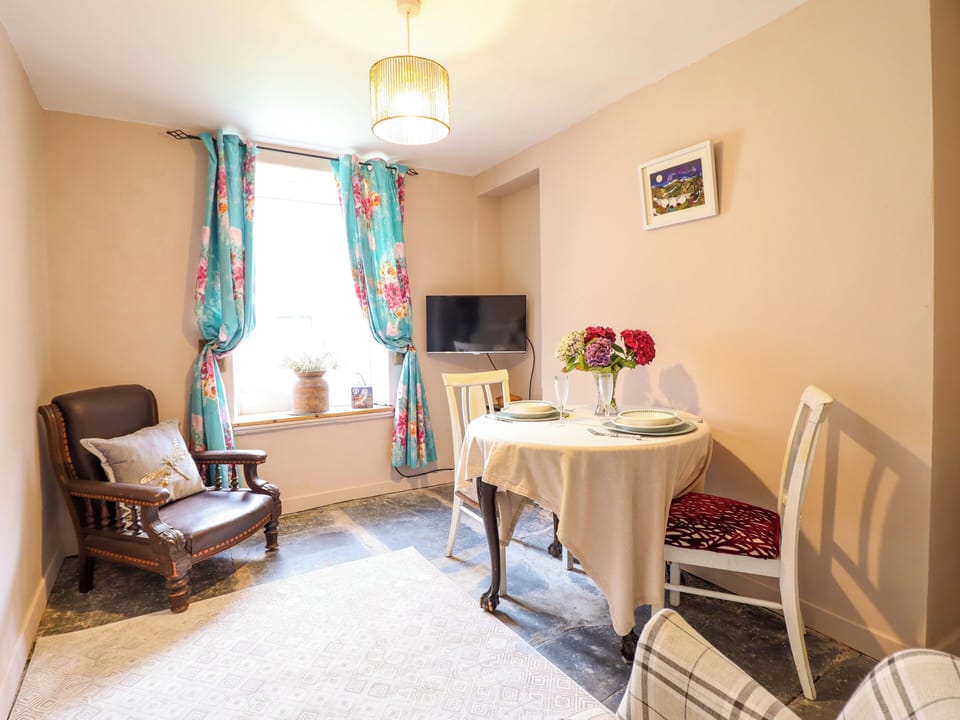 Cottage | Dining