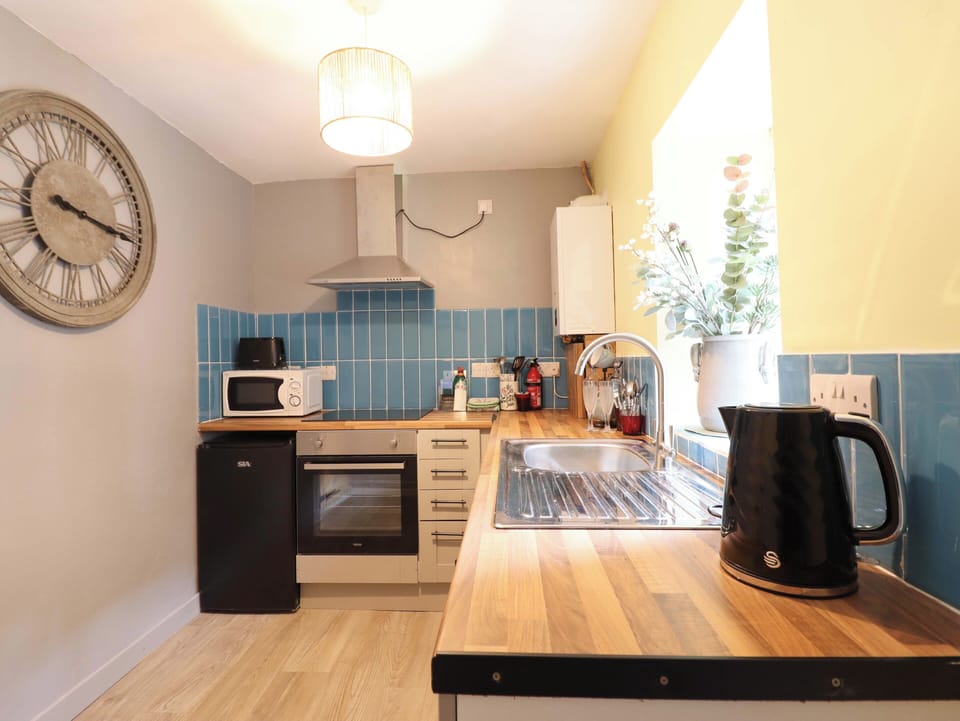 Cottage | Private kitchen | Cookware/dishes/utensils