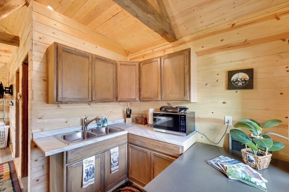 Kitchenette | Dining Area | Dishware & Flatware