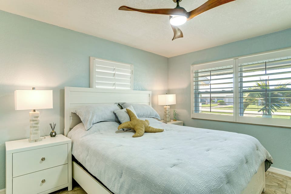 Bedroom 1 | King Bed | TV