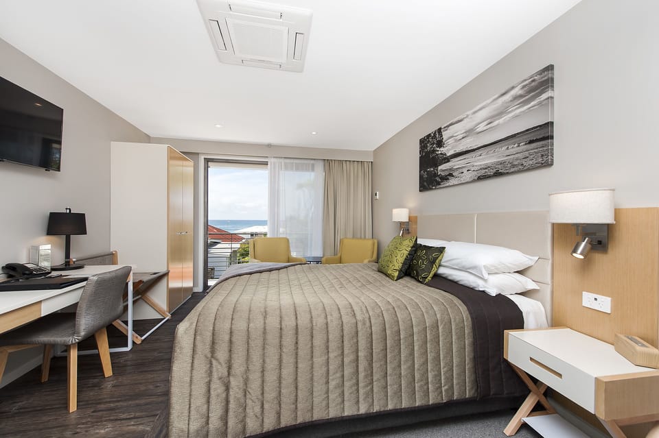 Premium bedding, pillowtop beds, minibar, desk