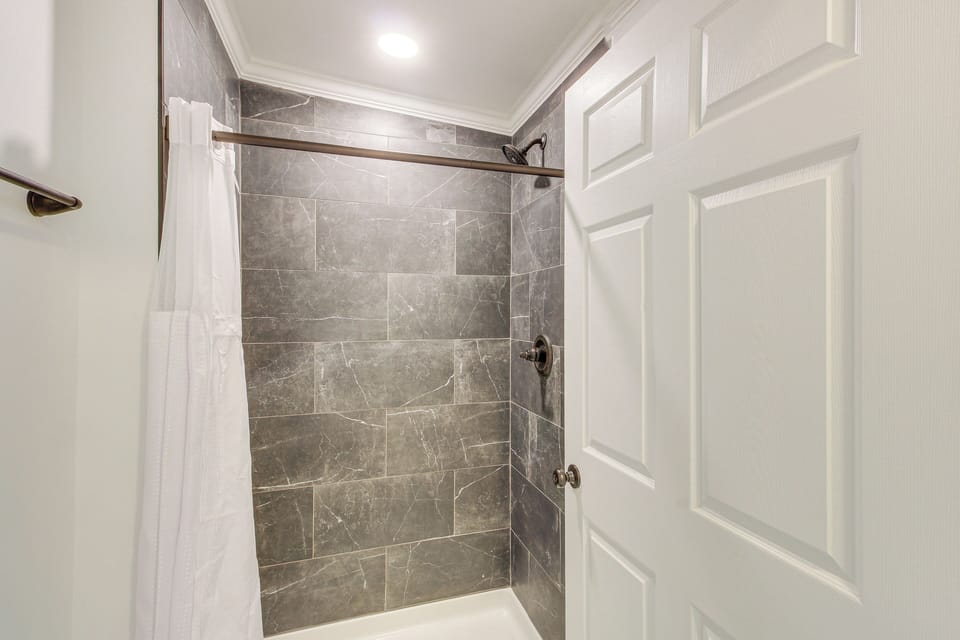 Full Bathroom | 2nd Floor