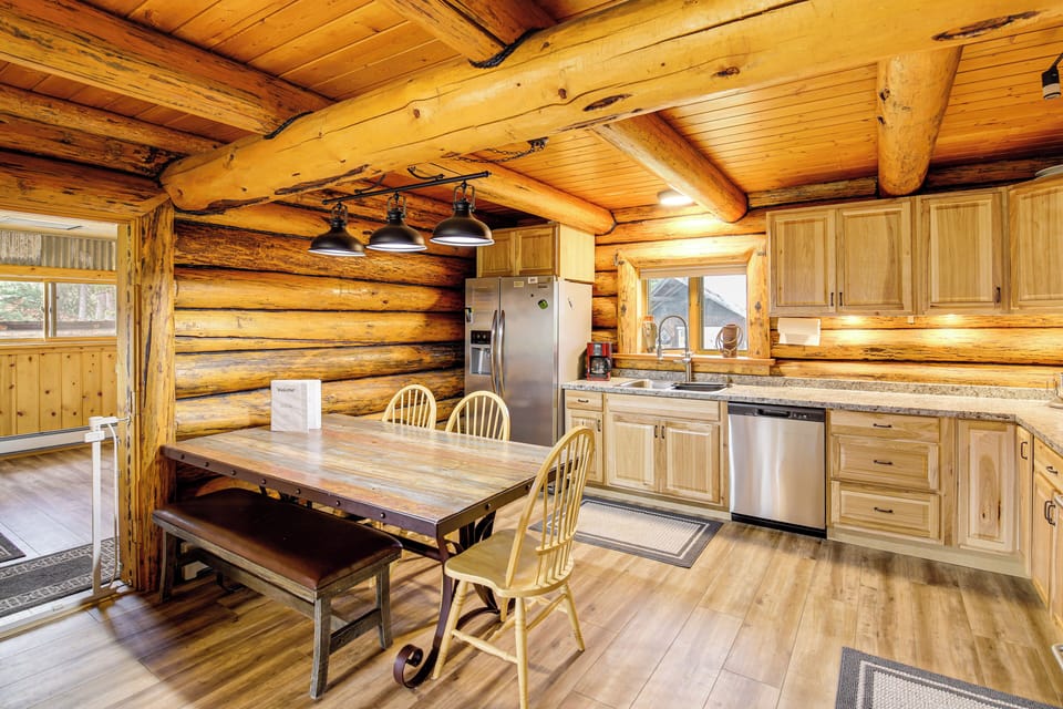 Kitchen | Stove/Oven | Microwave | 1st Floor