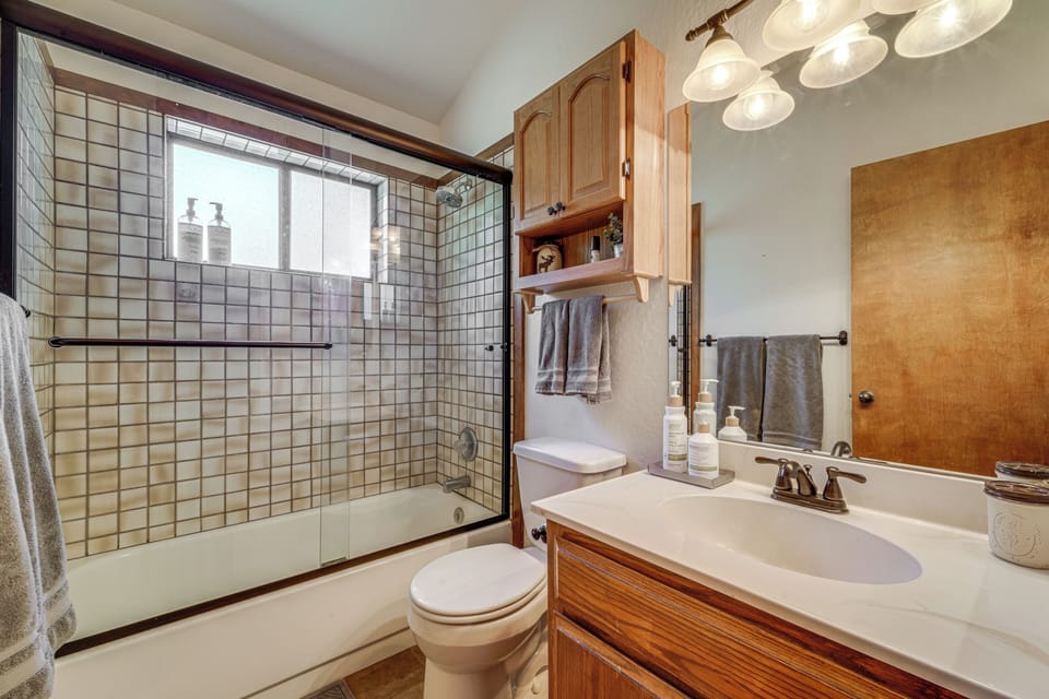 Bathroom | 2nd Floor
