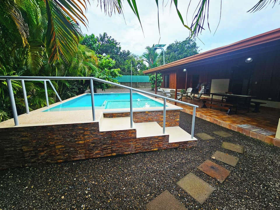 4 Bedrooms and 3 Bathrooms property just 1 mile from downtown La Fortuna. 
