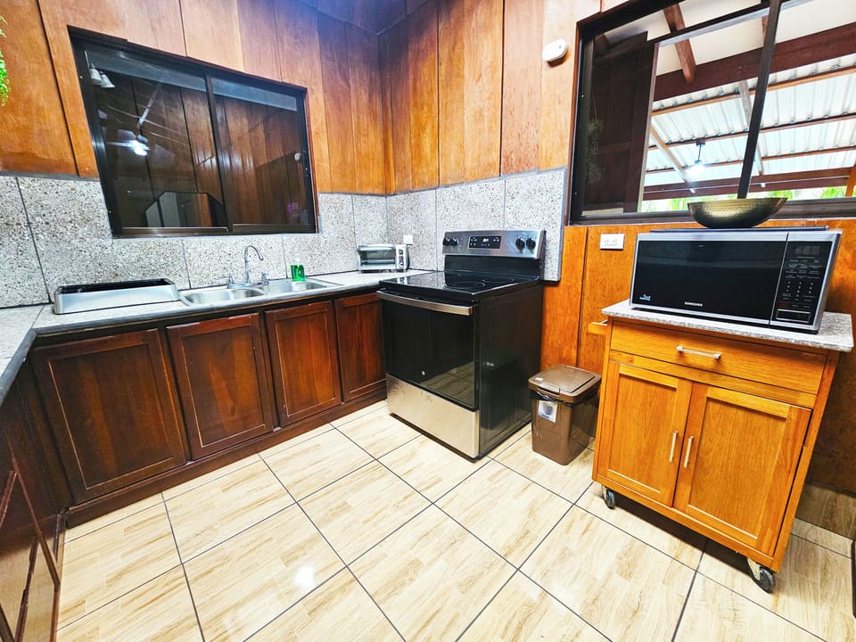 Fully equipped kitchen