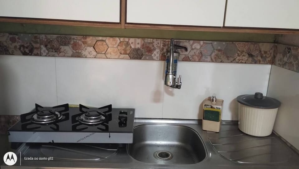 Standard Room | Shared kitchen | Full-size fridge, microwave, cookware/dishes/utensils