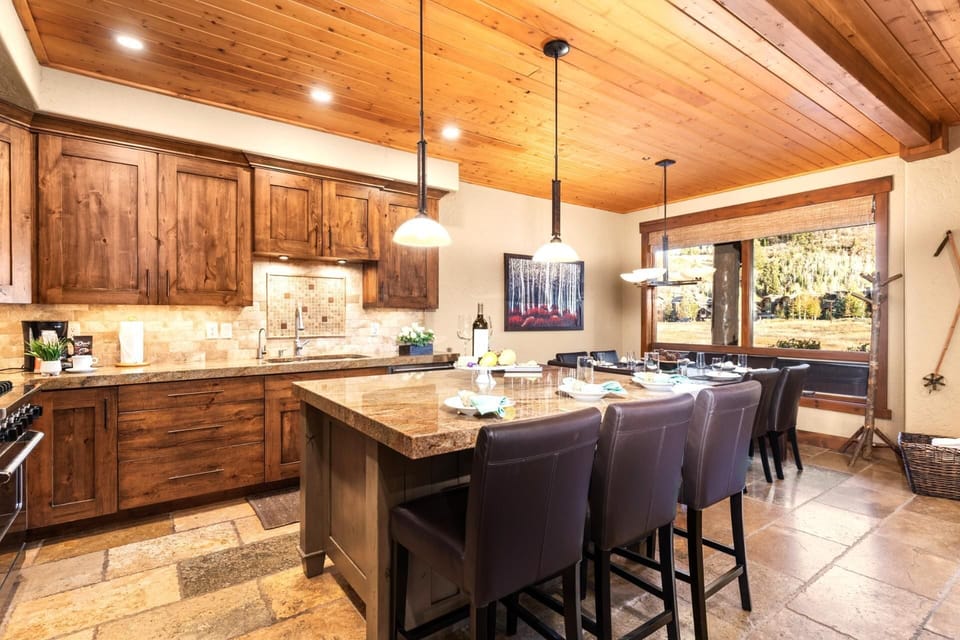 Townhome, 3 Bedrooms (Hot Tub, Ground Floor, (BCT-501)) | Private kitchen | Fridge, microwave, oven, coffee/tea maker