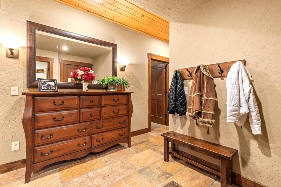 Townhome, 3 Bedrooms (Hot Tub, Ground Floor, (BCT-501)) | 3 bedrooms, laptop workspace, iron/ironing board, bed sheets
