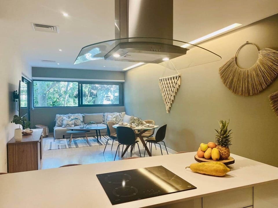 open concept full kitchen 