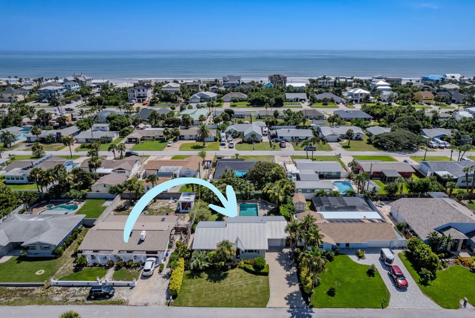 Aerial view of the house in proximity to the beach.