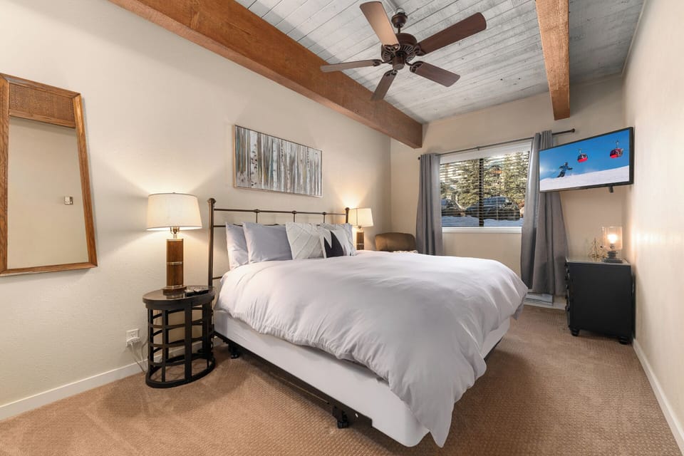 Bedroom 1 - California King Bed
