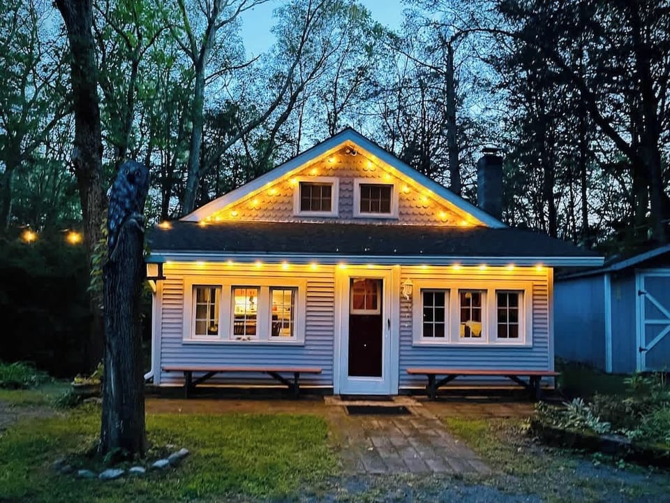  Nothing beats cozy vibes of a beautifully lit house. Perfect spot for making memories and dreaming under the stars! 