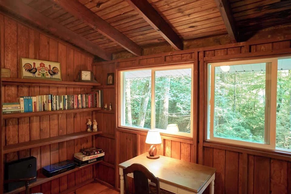 Library / office - comfortable working area with calming view of the valley and high speed internet.
