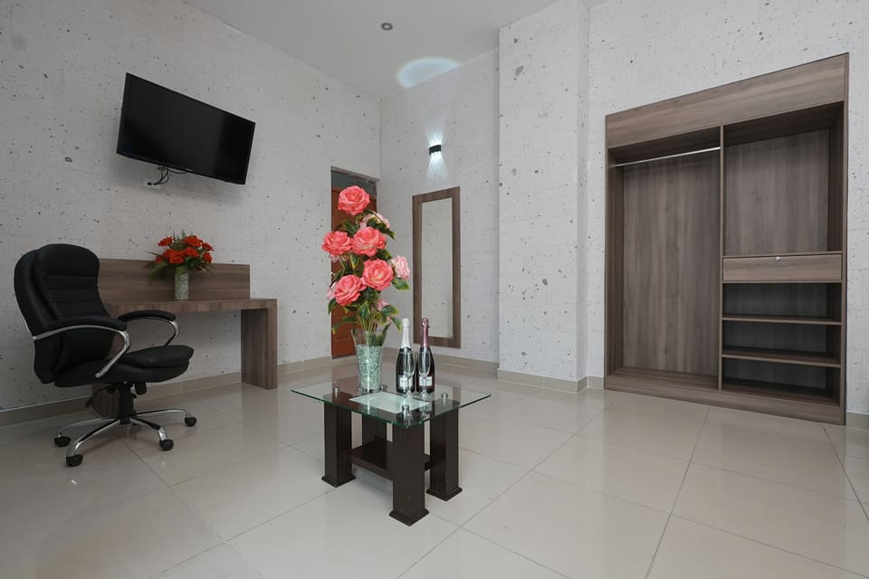 Junior Suite | Desk, laptop workspace, soundproofing, free WiFi