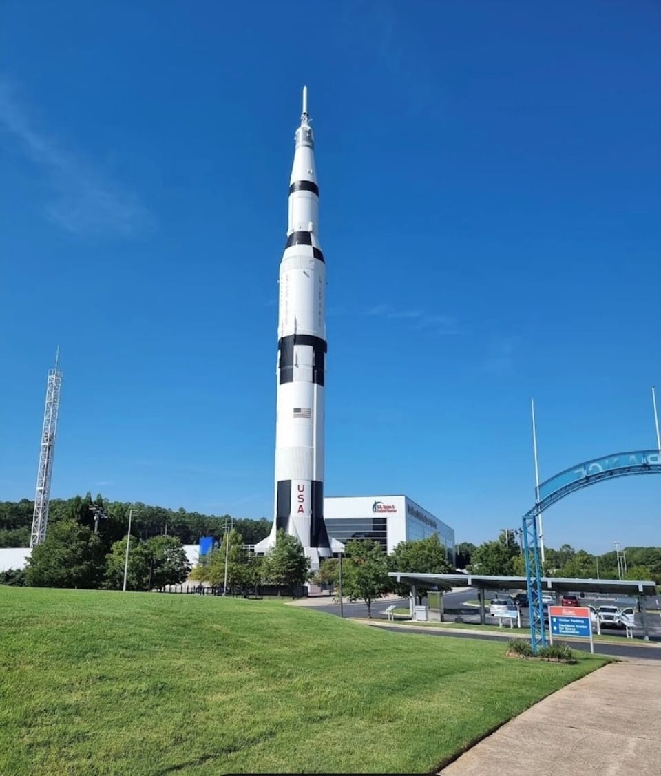 3 mins from Arsenal & 3 mins from Space Center