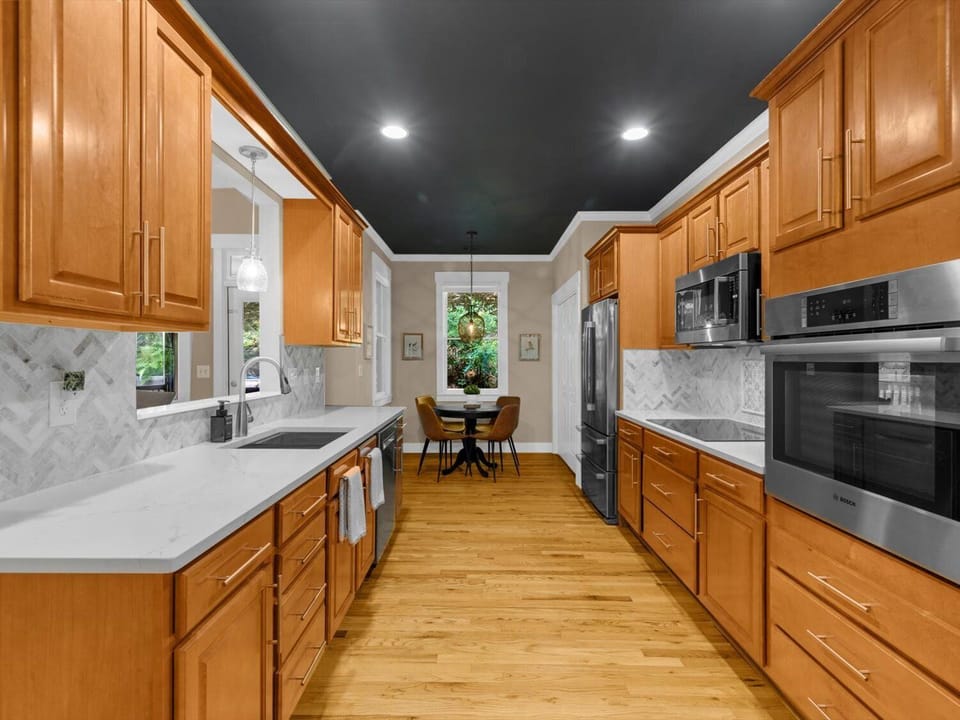 Kitchen through to eat-in kitchen area